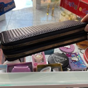 BILLETERA CON 2 CIERRES DORADOS