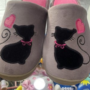 PANTUFLAS DE GATITO COLOR PLOMO CON ROSADO