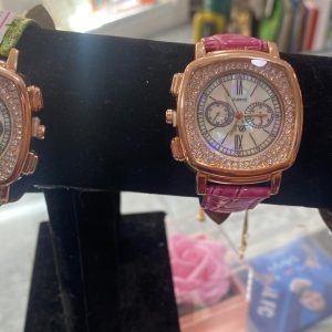 RELOJS CON DISEÑO CUADRO DORADO