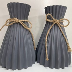 FLORERO COLOR PLOMO CON LISTON CAFE