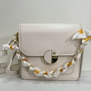 CARTERA BEIGS CON DISEÑOS DORADOS
