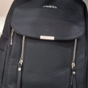 MOCHILA COLOR NEGRO JINGPL CUERINA