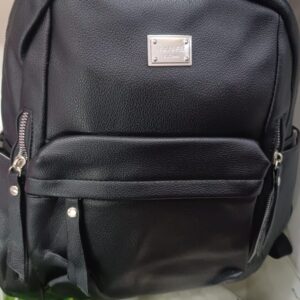 MOCHILA NEGRA CUERINA DISEÑOS PLATEADOS