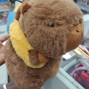 PELUCHE CAPYBARA CON MOCHILA
