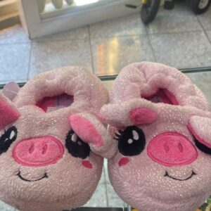 PANTUFLAS DE NIÑA EN DISEÑO CERDITO